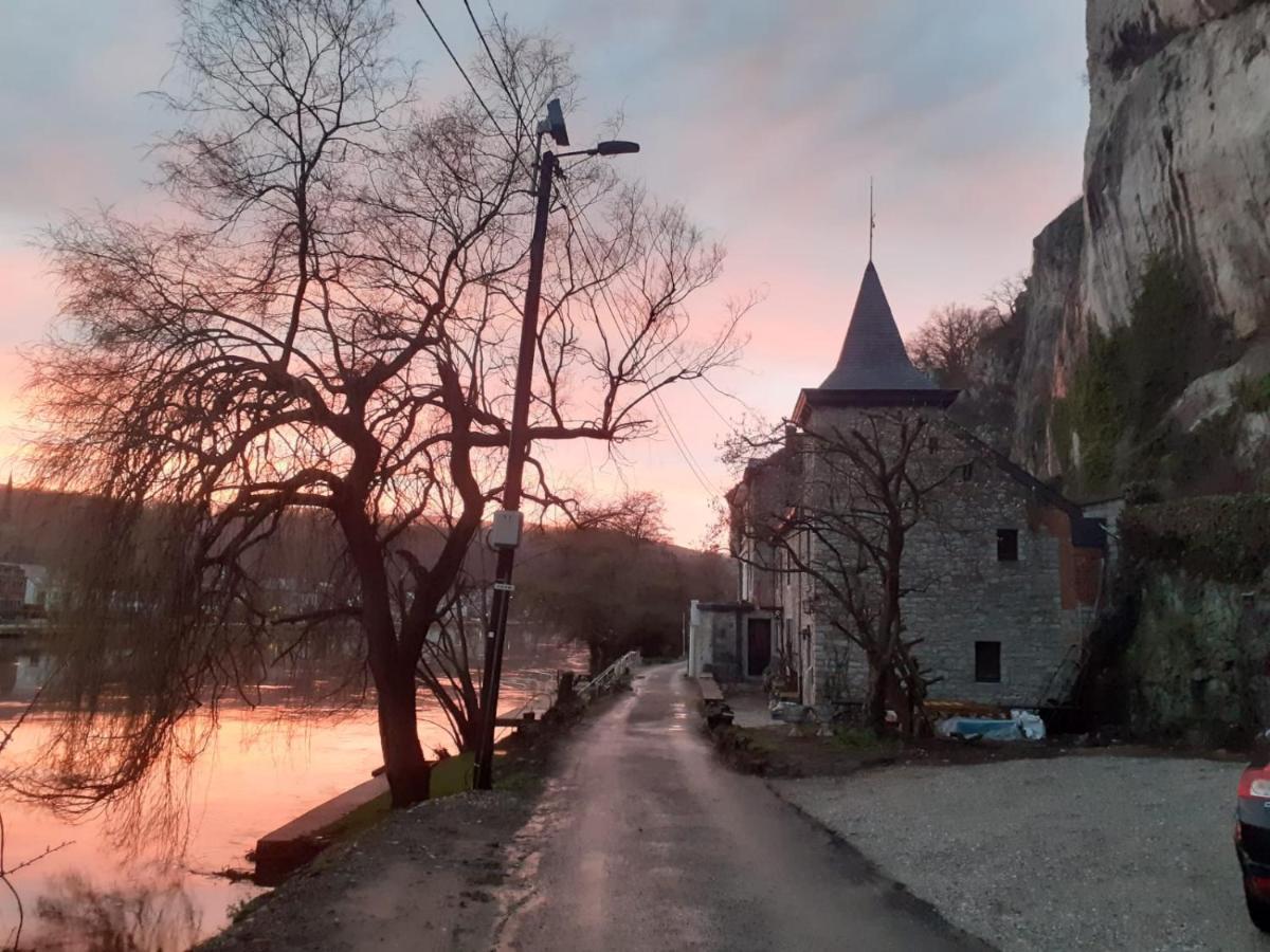Willa Pieds Dans L'Eau Private Wellness Bordure De Meuse Lustin Zewnętrze zdjęcie