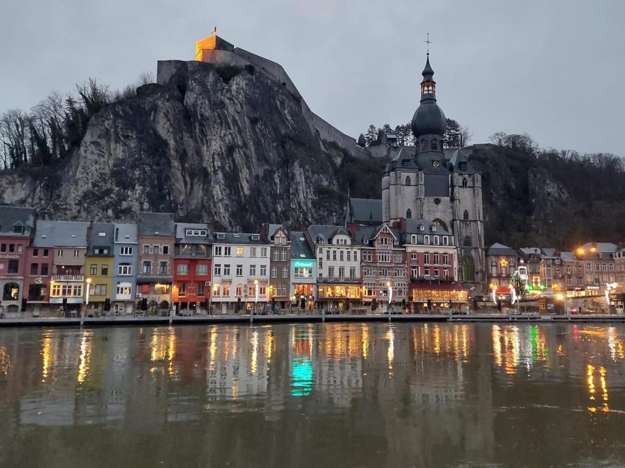 Willa Pieds Dans L'Eau Private Wellness Bordure De Meuse Lustin Zewnętrze zdjęcie