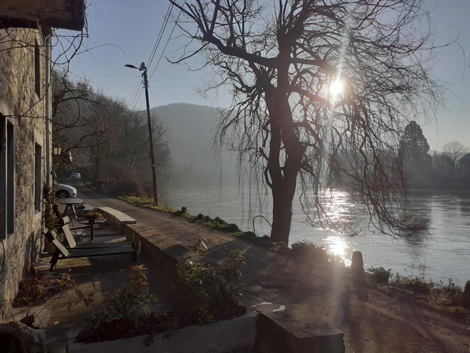 Willa Pieds Dans L'Eau Private Wellness Bordure De Meuse Lustin Zewnętrze zdjęcie